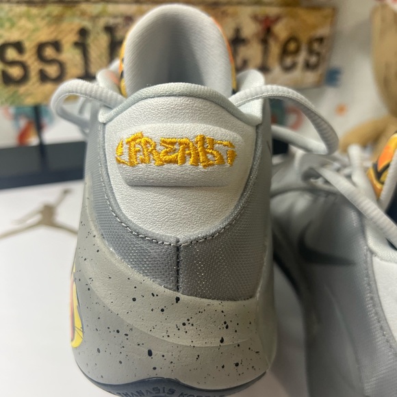 Nike Freak 1 GS, Metallic Silver. - Picture 3 of 13